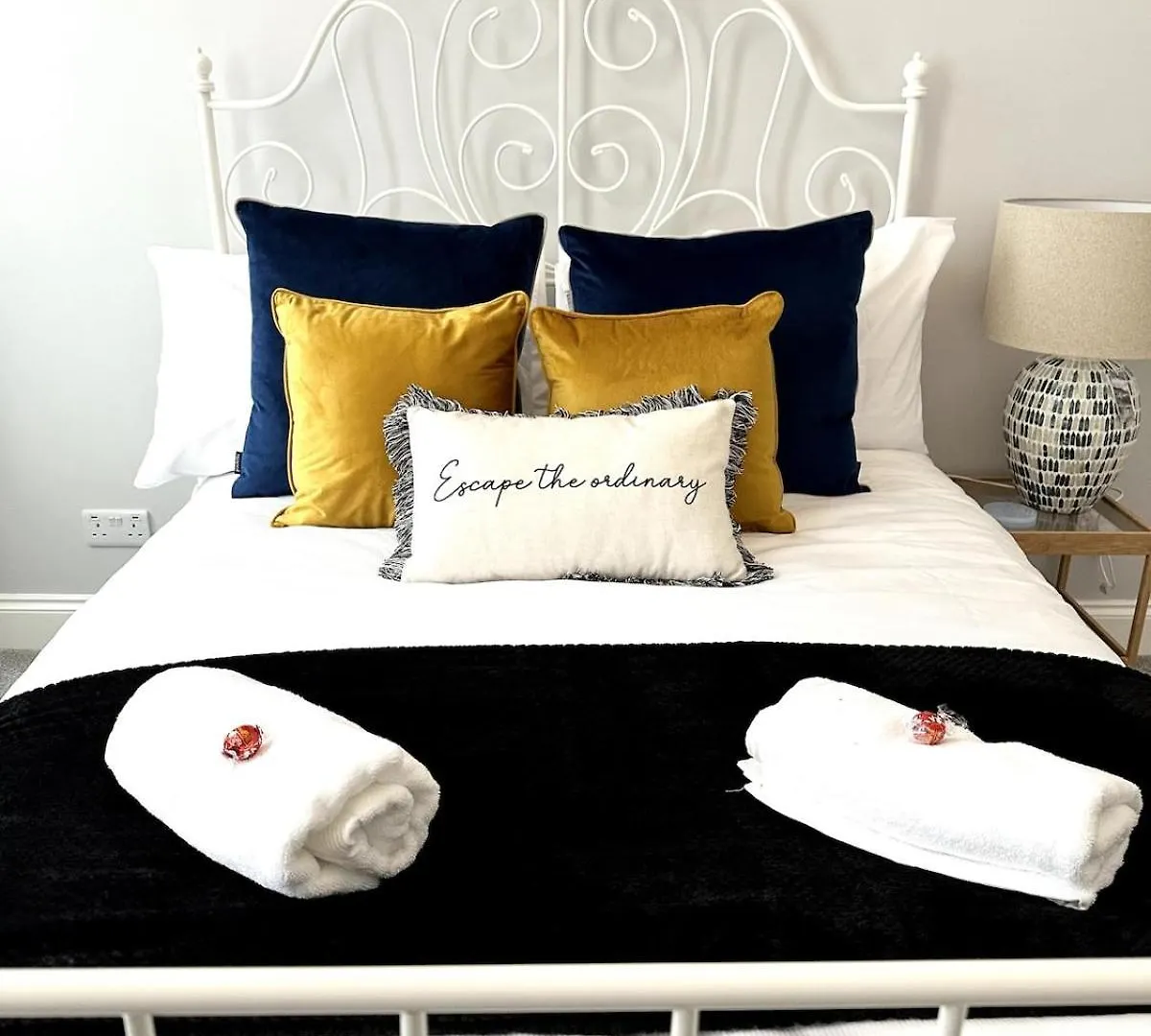 The Bournemouth Haven - Brought To You By Coastline Retreats - Grand 2 Bedroom Luxury Apartment - 3 Mins Walk To Beach - Superfast Wifi - Sleeps 6