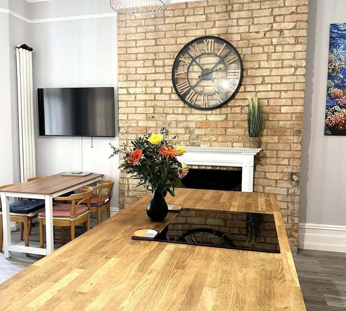 The Bournemouth Haven - Brought To You By Coastline Retreats - Grand 2 Bedroom Luxury Apartment - 3 Mins Walk To Beach - Superfast Wifi - Sleeps 6