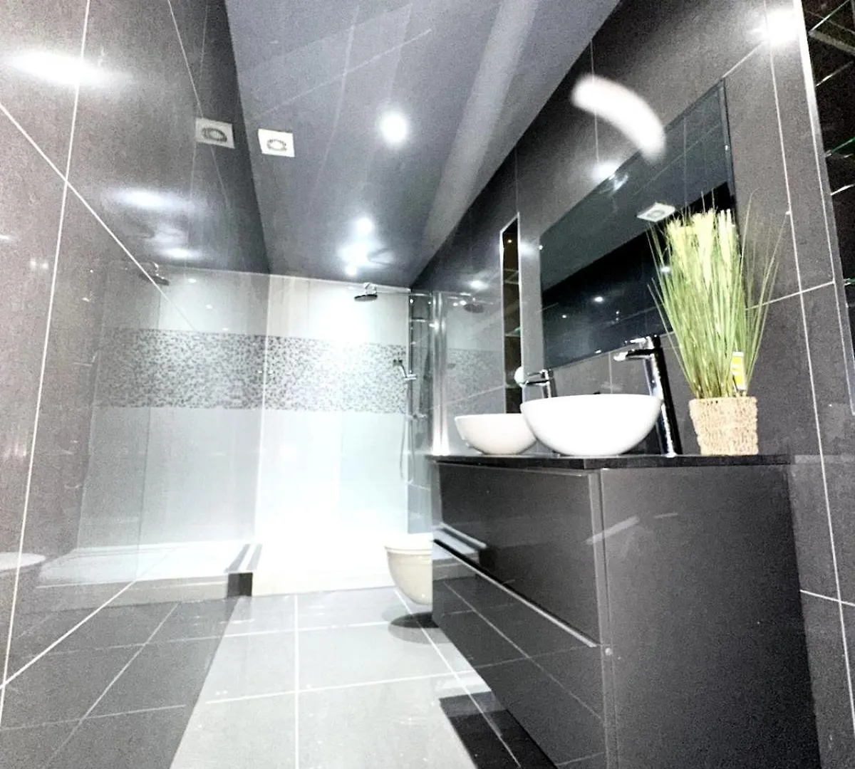 The Bournemouth Haven - Brought To You By Coastline Retreats - Grand 2 Bedroom Luxury Apartment - 3 Mins Walk To Beach - Superfast Wifi - Sleeps 6 0*,  United Kingdom
